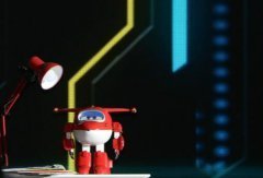 走在科技前沿 機(jī)器人時(shí)代到來(lái) 樂(lè)高奧飛動(dòng)作頻頻